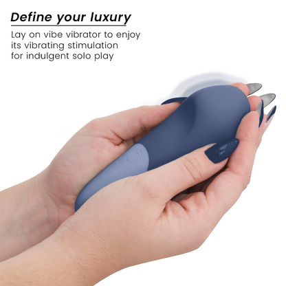 WOMANIZER - VIBE LAY-ON VIBRATEUR SILENCIEUX BLEU FONCÉ